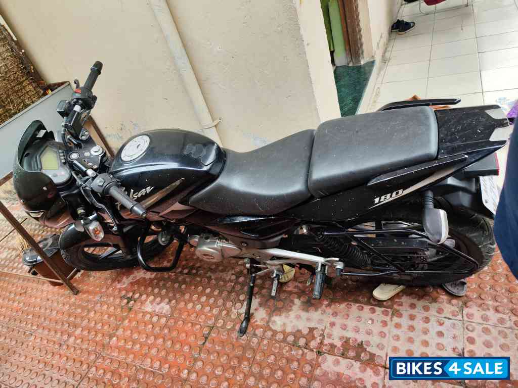 Black Bajaj Pulsar 180 DTSi