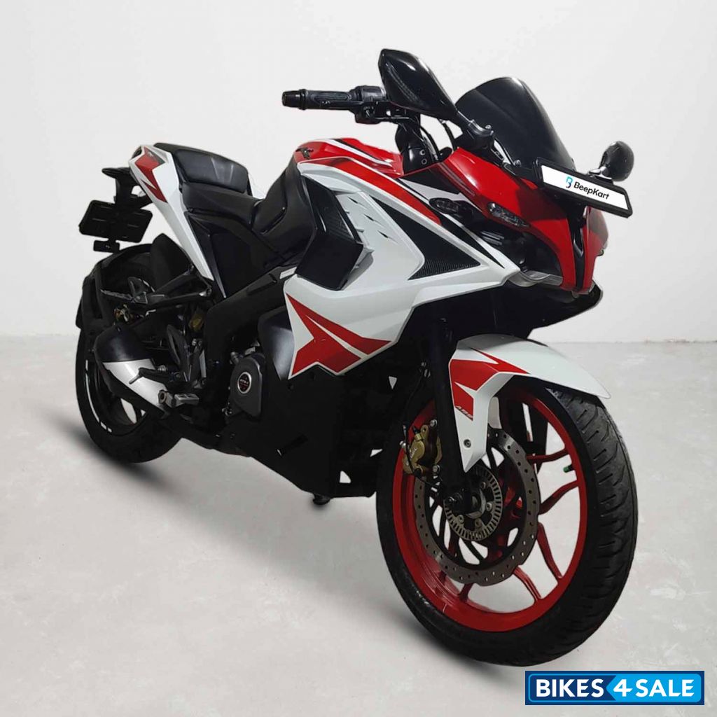 Bajaj Pulsar RS 200