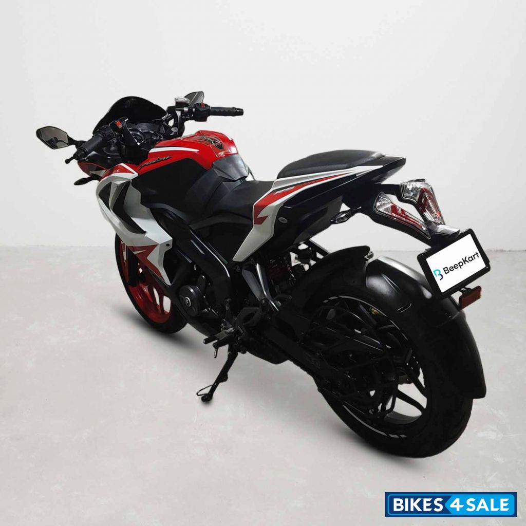 Bajaj Pulsar RS 200