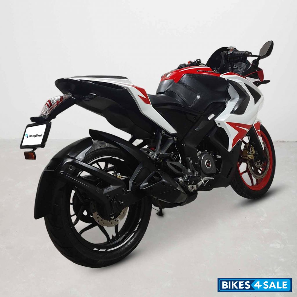 Bajaj Pulsar RS 200