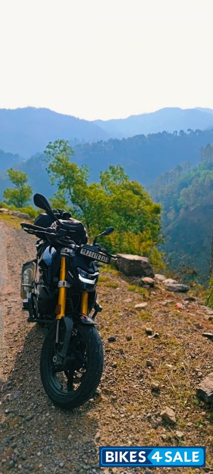 Black BMW G 310 R Black BMW G 310 R