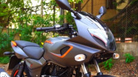 Bajaj Pulsar 180F Neon