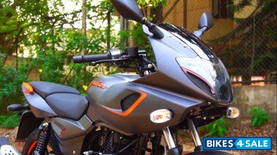 Bajaj Pulsar 180F Neon