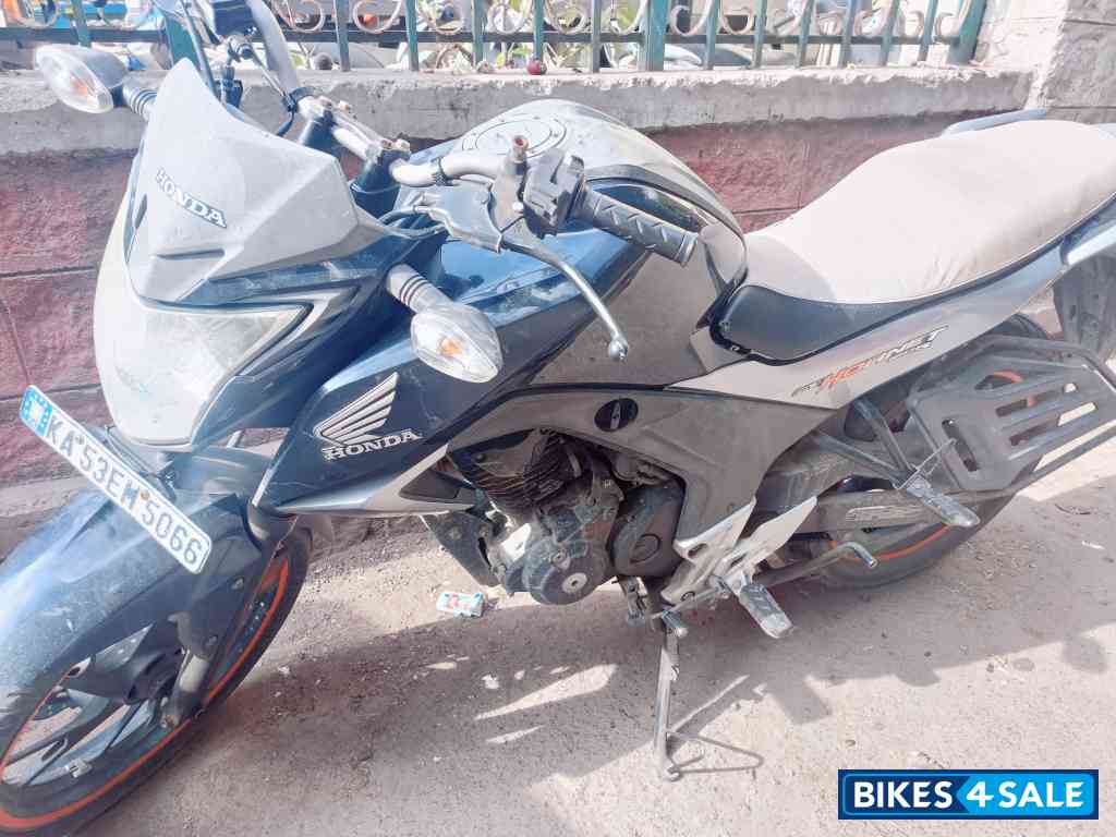 Honda CB Hornet 160R