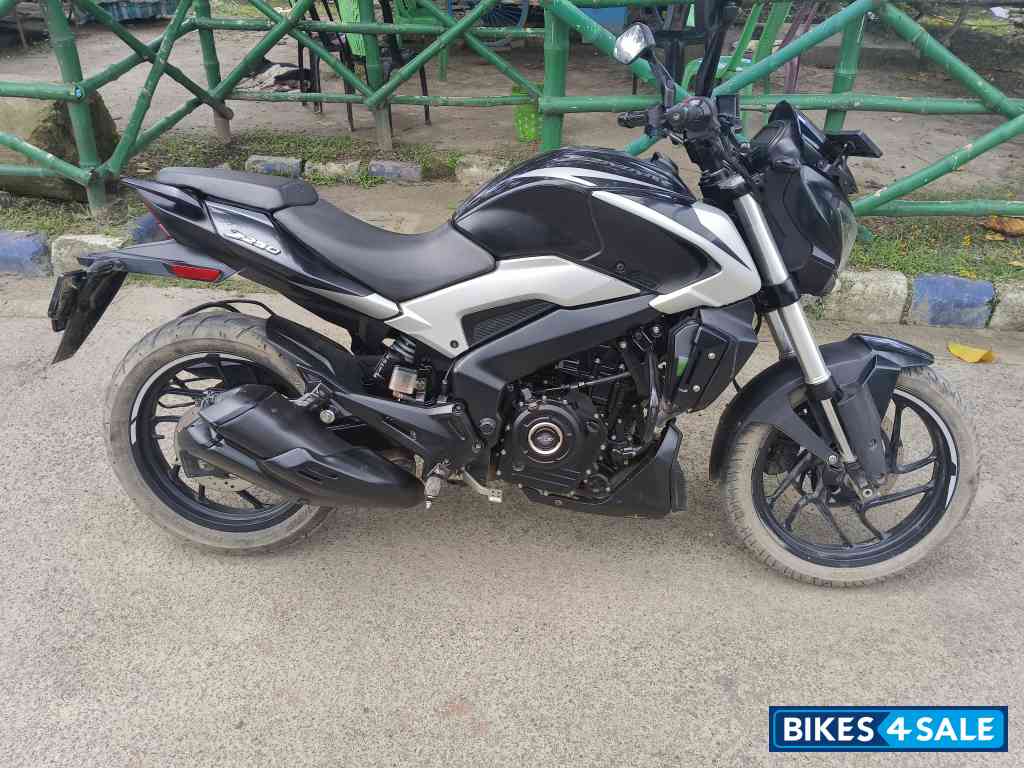 Black Bajaj Dominar 250 2022