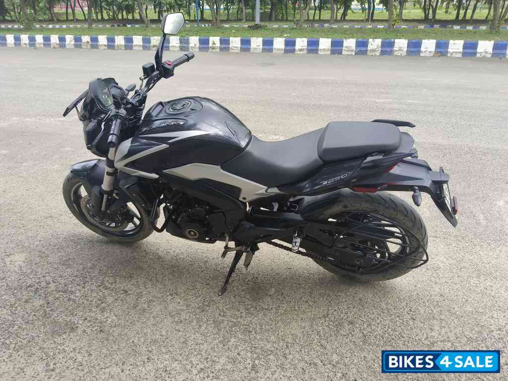 Black Bajaj Dominar 250 2022
