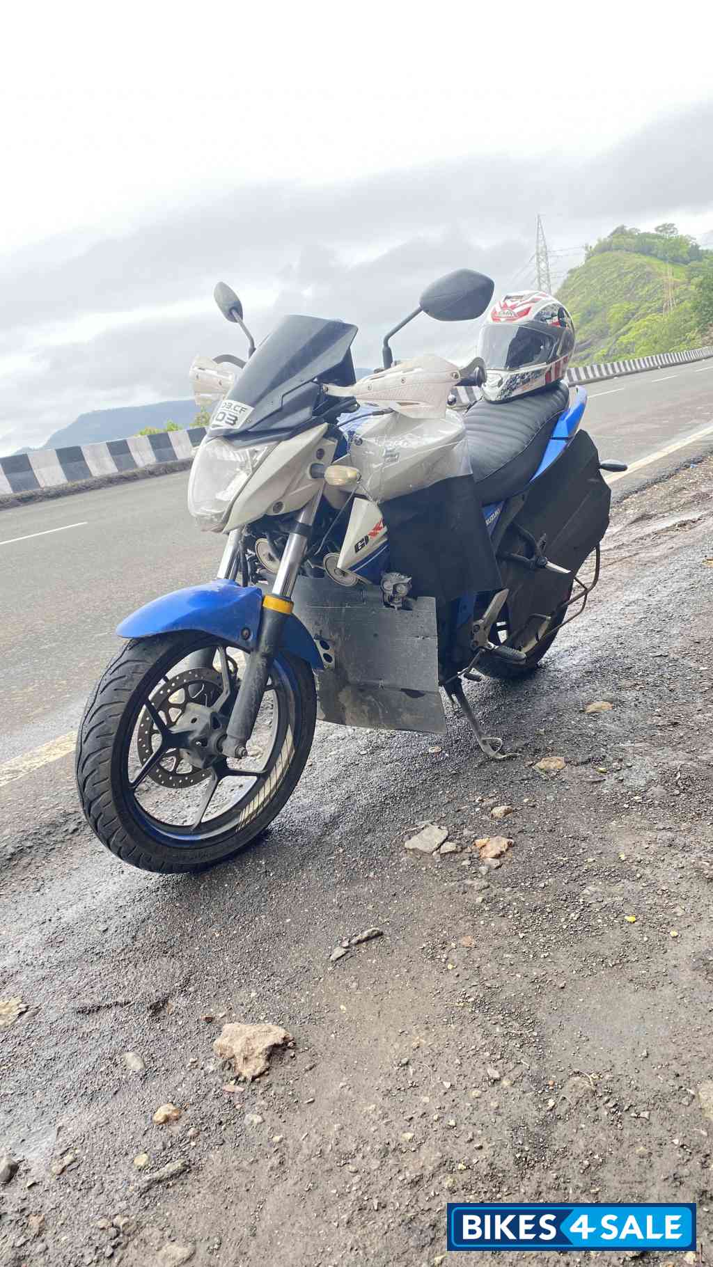White And Blue Suzuki Gixxer 150
