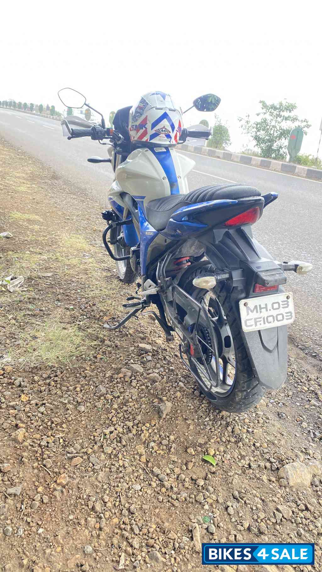 White And Blue Suzuki Gixxer 150