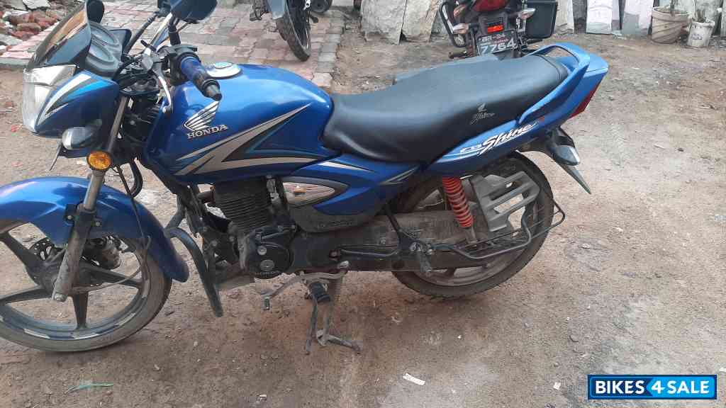 Blue Honda Shine 125 Disc
