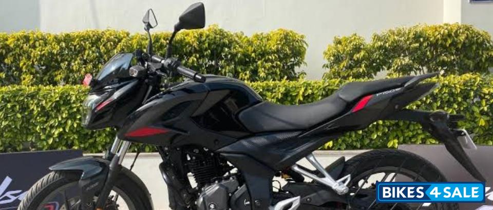 Bajaj Pulsar P150 Twin Disc Split Seat Bajaj Pulsar P150 Twin Disc Split Seat
