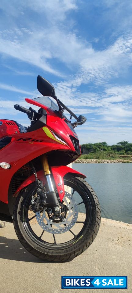 Red Yamaha R15 V4
