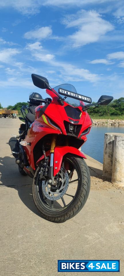 Red Yamaha R15 V4