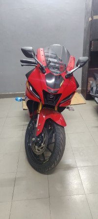 Red Yamaha R15 V4