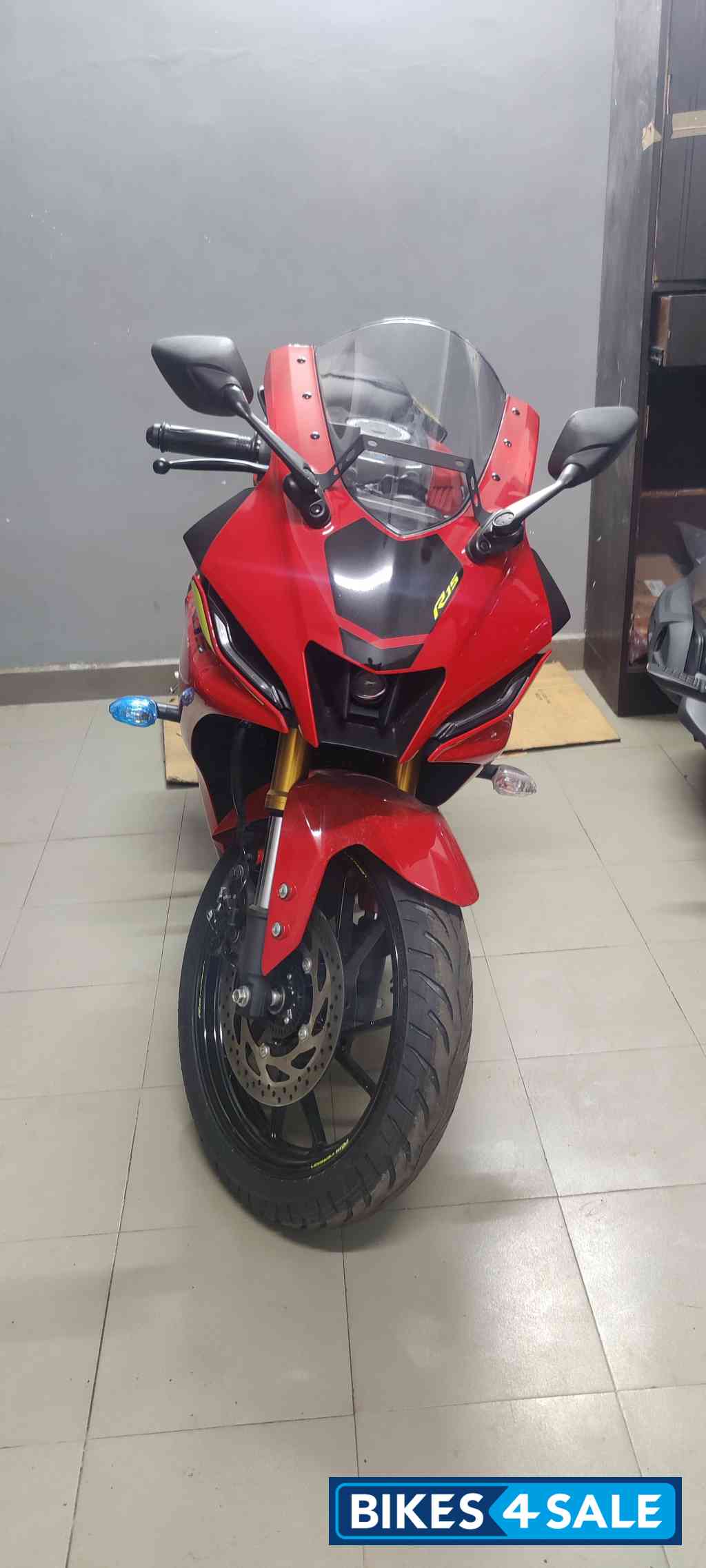 Red Yamaha R15 V4