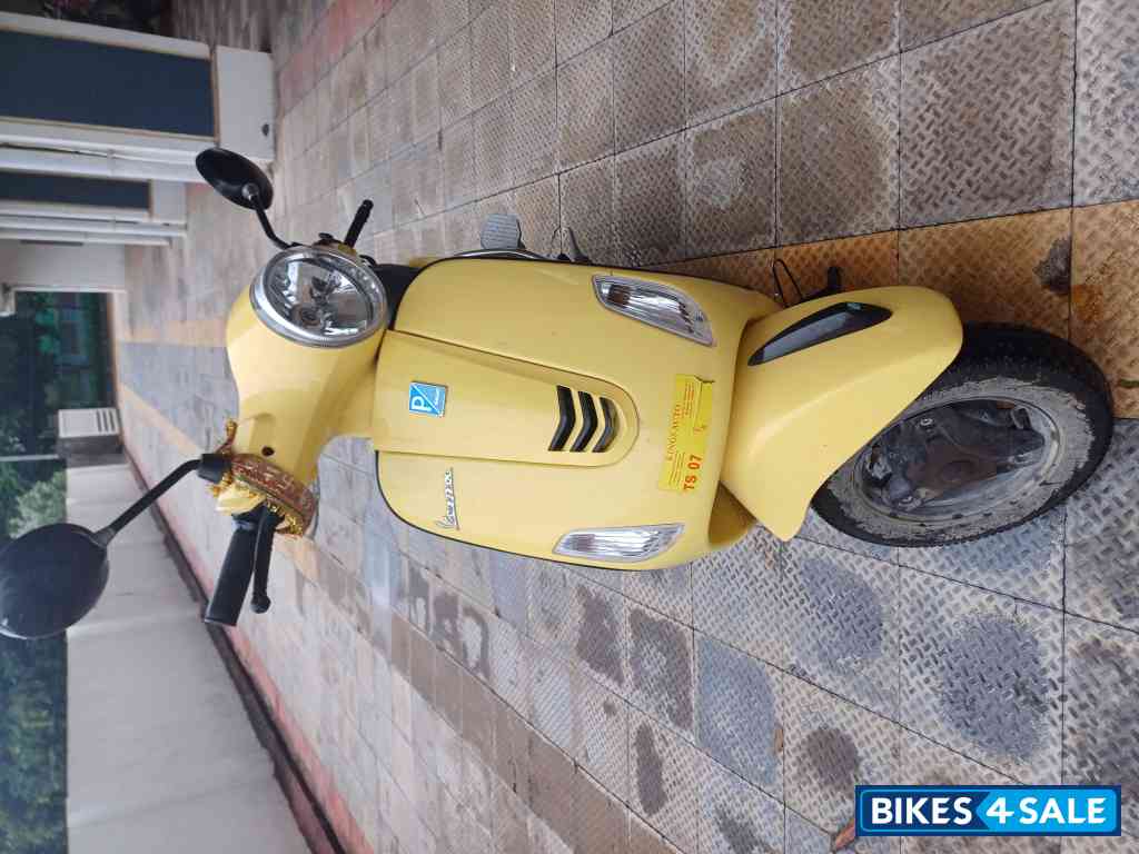 Yellow Vespa LX 125