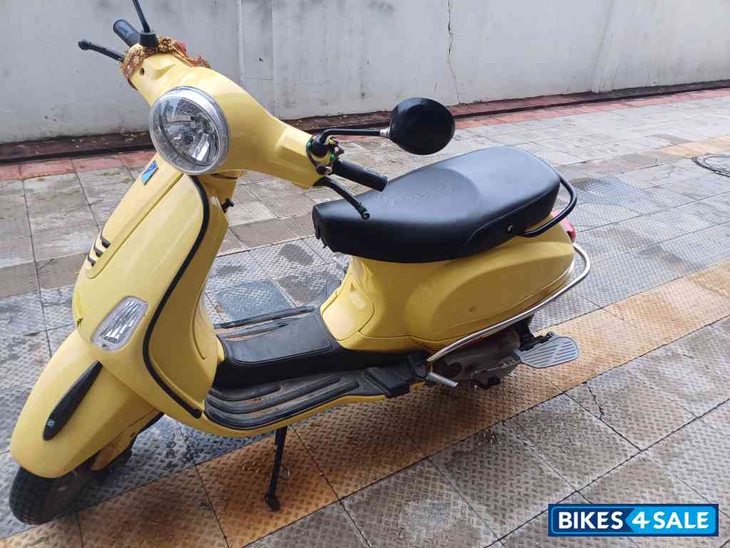 Yellow Vespa LX 125