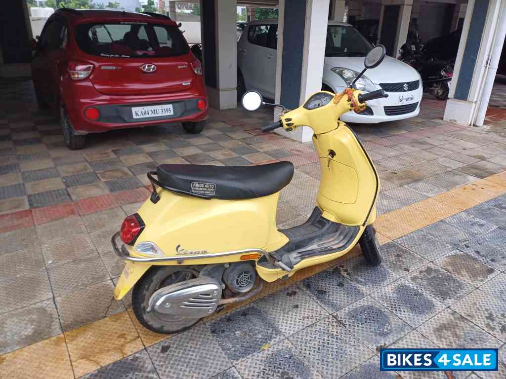 Yellow Vespa LX 125 Yellow Vespa LX 125