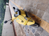 Yellow Vespa LX 125