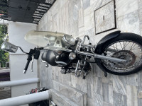 Black Bajaj Avenger Cruise 220