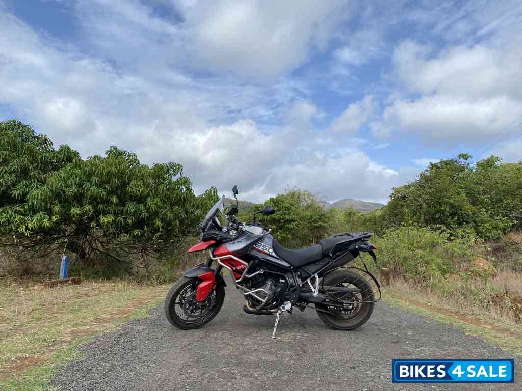 Red Triumph Tiger 850 Sport