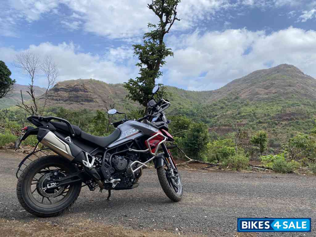 Red Triumph Tiger 850 Sport