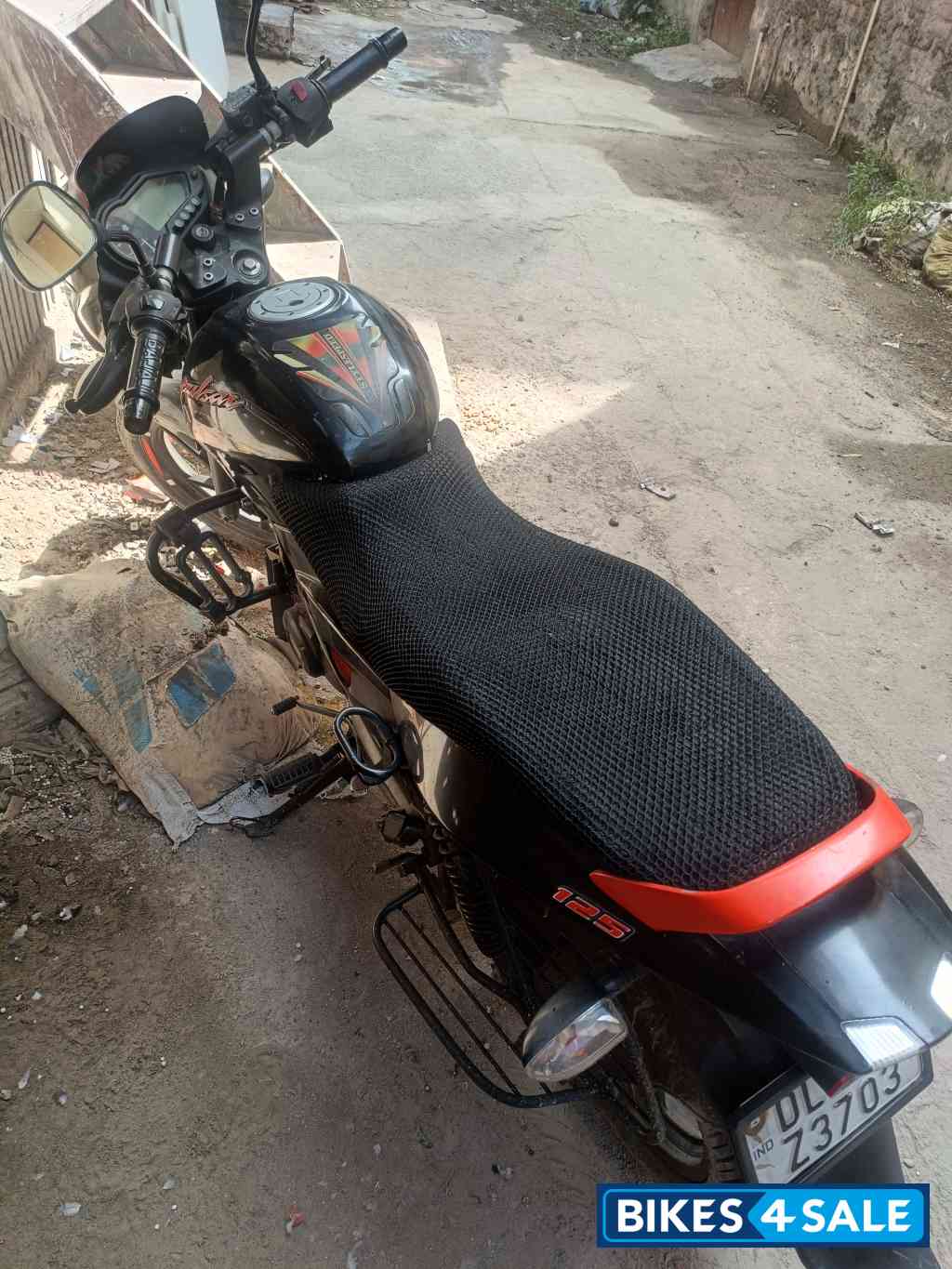 Ebony Black Sol Bajaj Pulsar 125