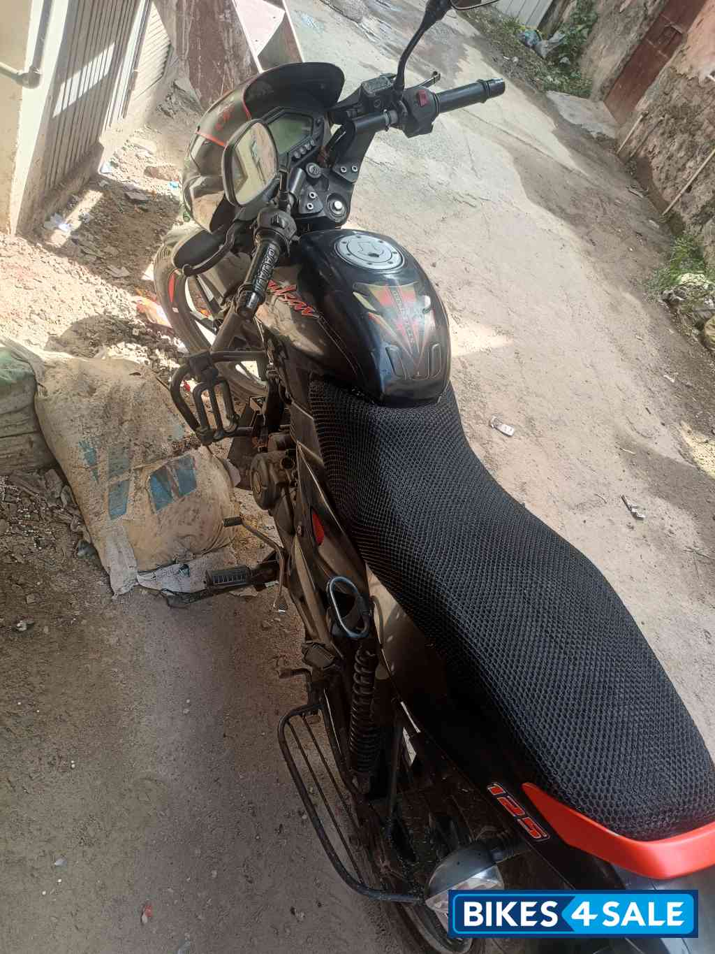 Ebony Black Sol Bajaj Pulsar 125
