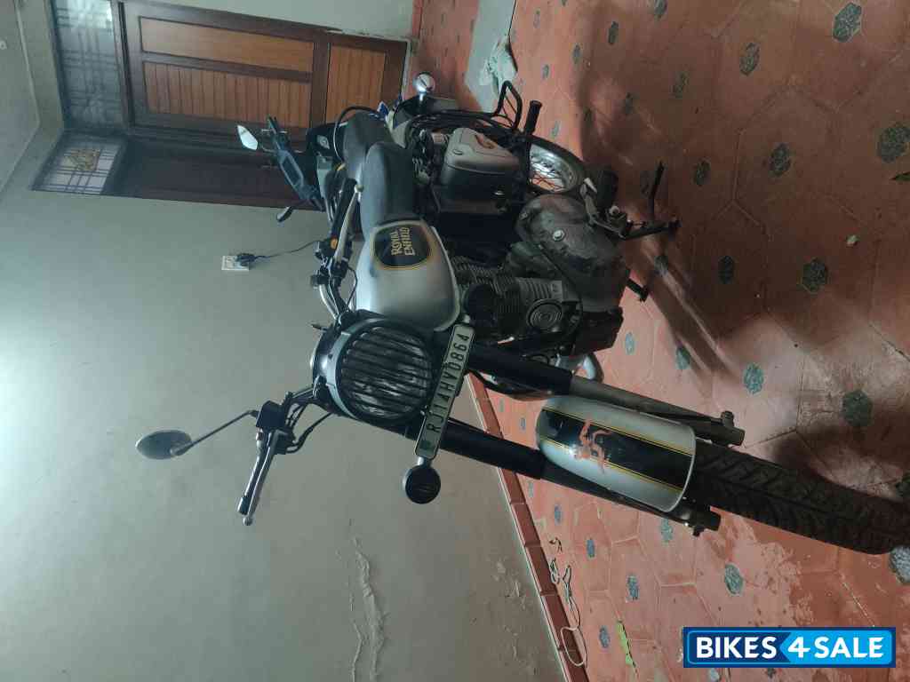 Silver Royal Enfield Bullet Standard 500