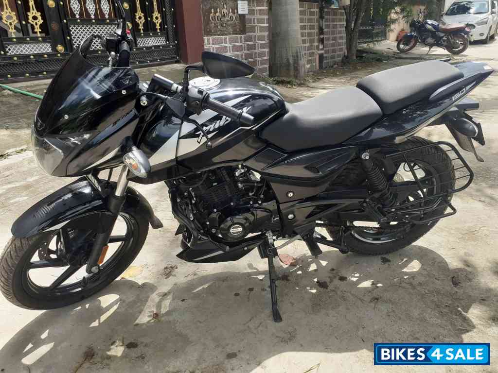 Black And Silver Bajaj Pulsar 150 Twin Disc