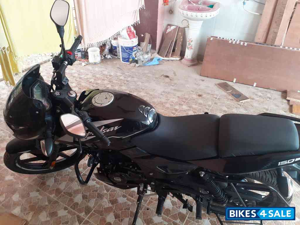 Black And Silver Bajaj Pulsar 150 Twin Disc