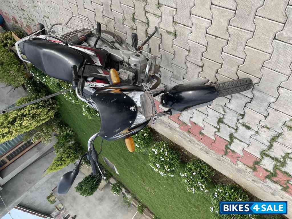 Gloss Flame Black With Bright Bajaj CT 100