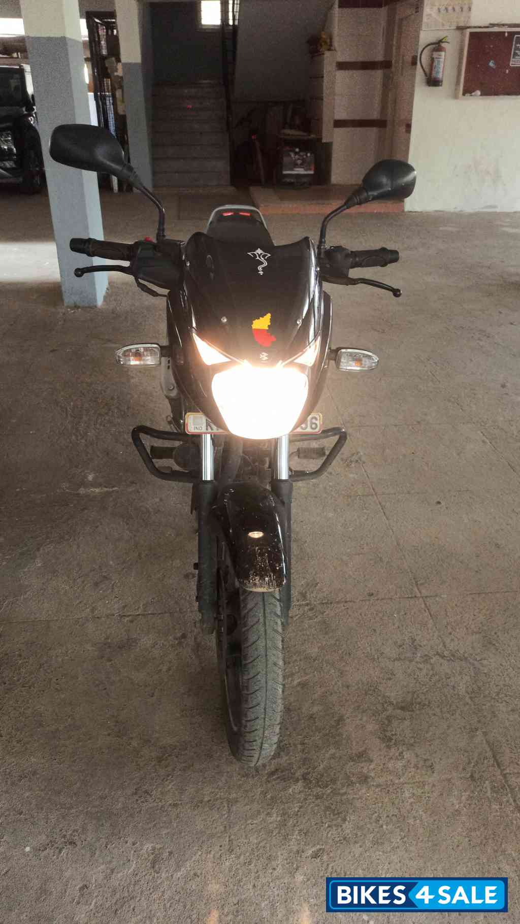 Bajaj Pulsar 125 Carbon Fibre Disc Single Seat