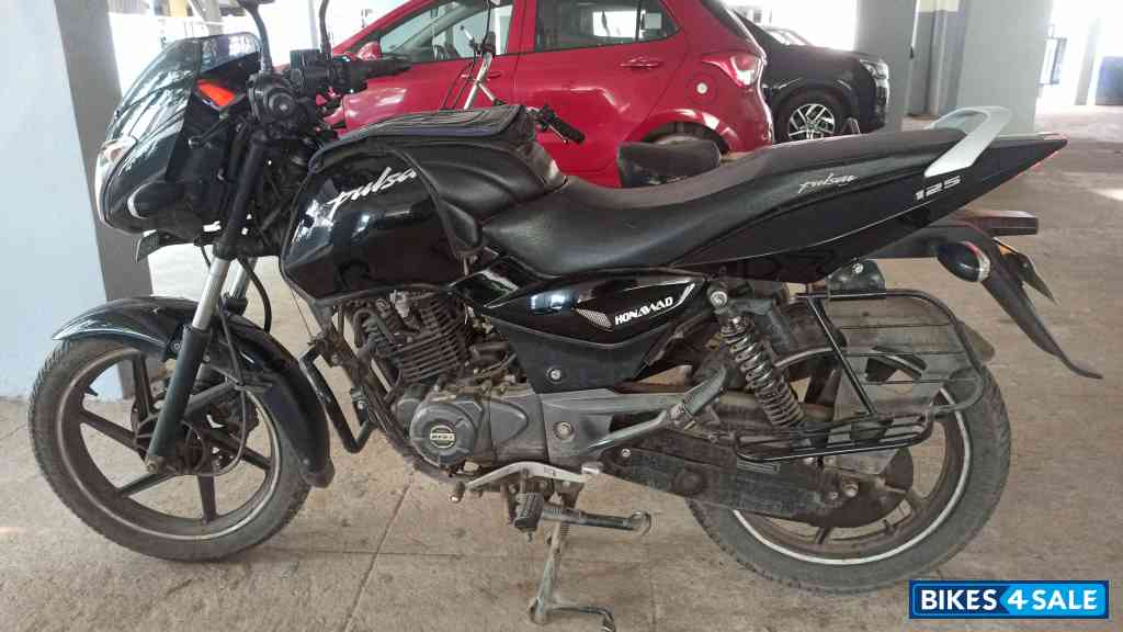 Bajaj Pulsar 125 Carbon Fibre Disc Single Seat Bajaj Pulsar 125 Carbon Fibre Disc Single Seat