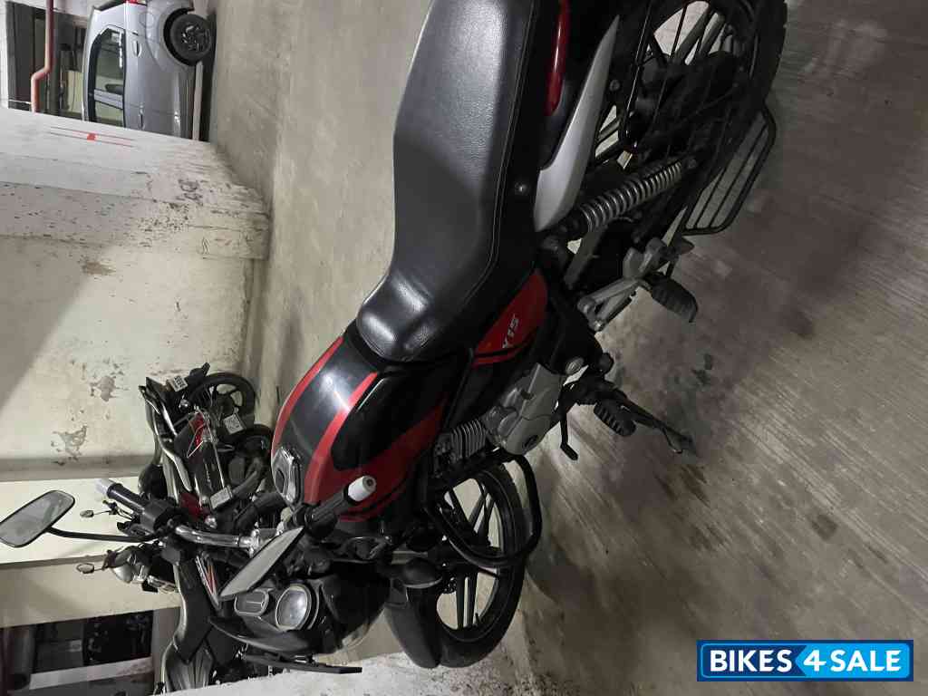 Bajaj V15