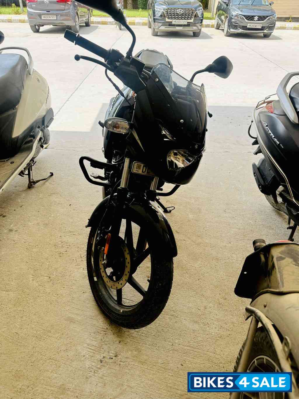 Bajaj Pulsar 125 Neon Disc Single Seat