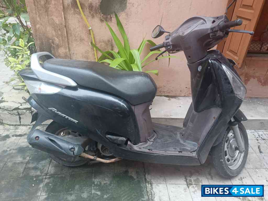 Black Honda Aviator