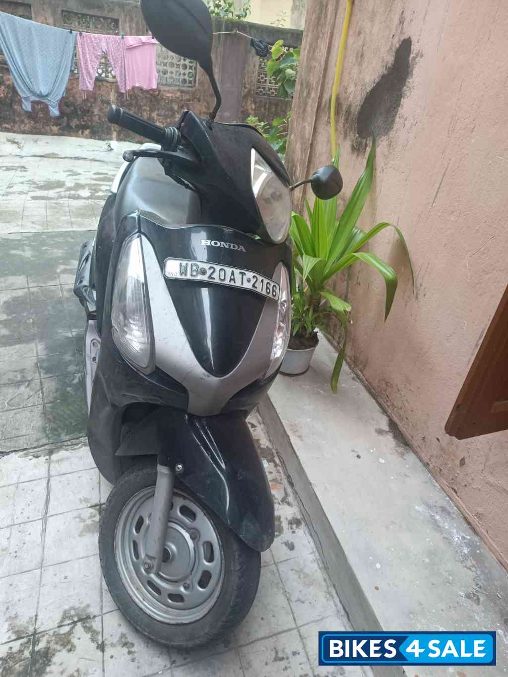 Black Honda Aviator