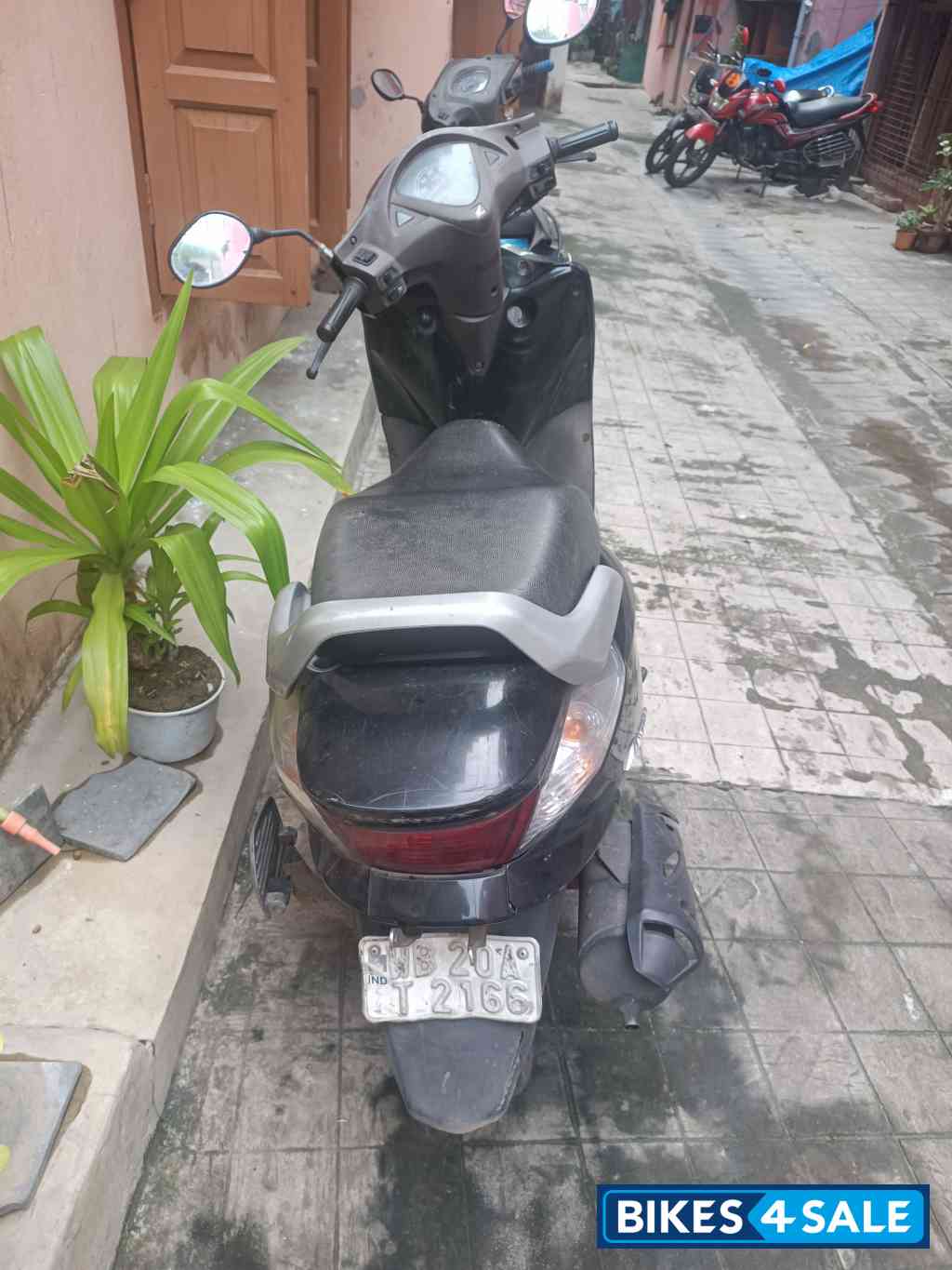 Black Honda Aviator