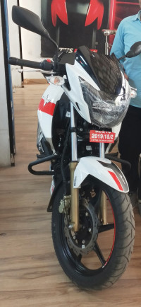 White TVS Apache RTR 180 BS6