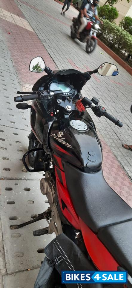 Bajaj Pulsar 220F