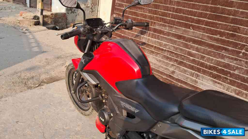 TVS Raider Split Seat