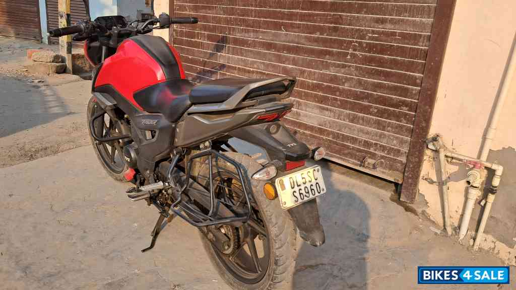 TVS Raider Split Seat