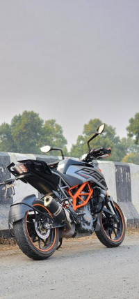 Grey Black KTM Duke 250 2022