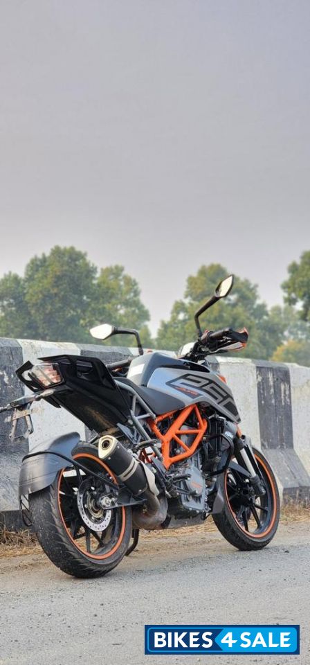 Grey Black KTM Duke 250 2022