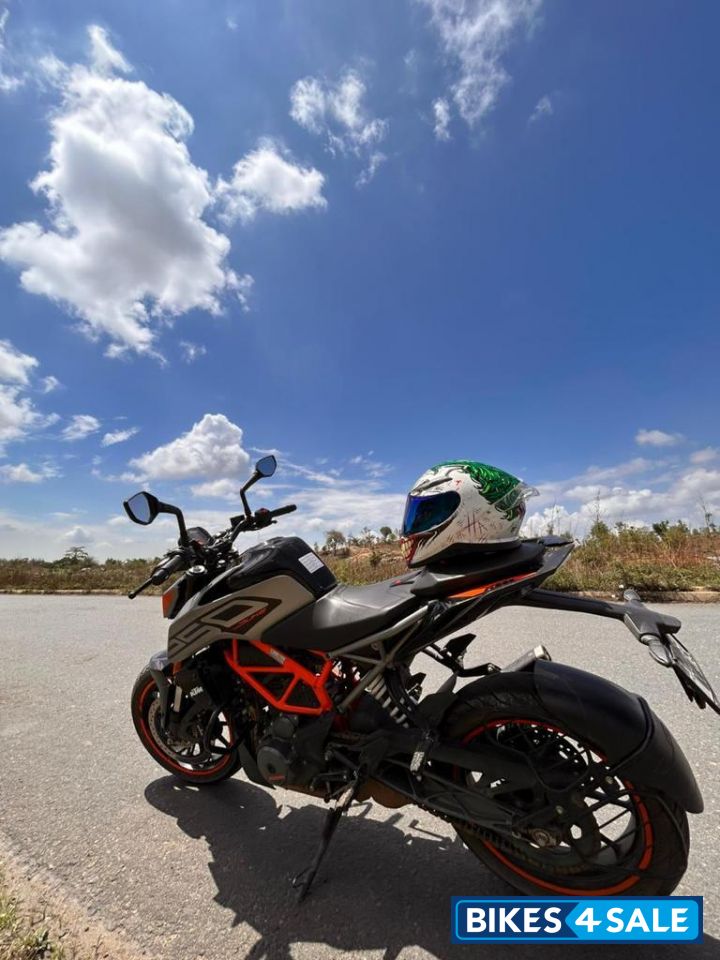 Grey Black KTM Duke 250 2022