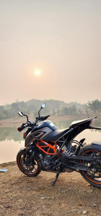 Grey Black KTM Duke 250 2022