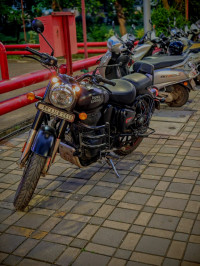 Royal Enfield Classic Stealth Black 2022 Model