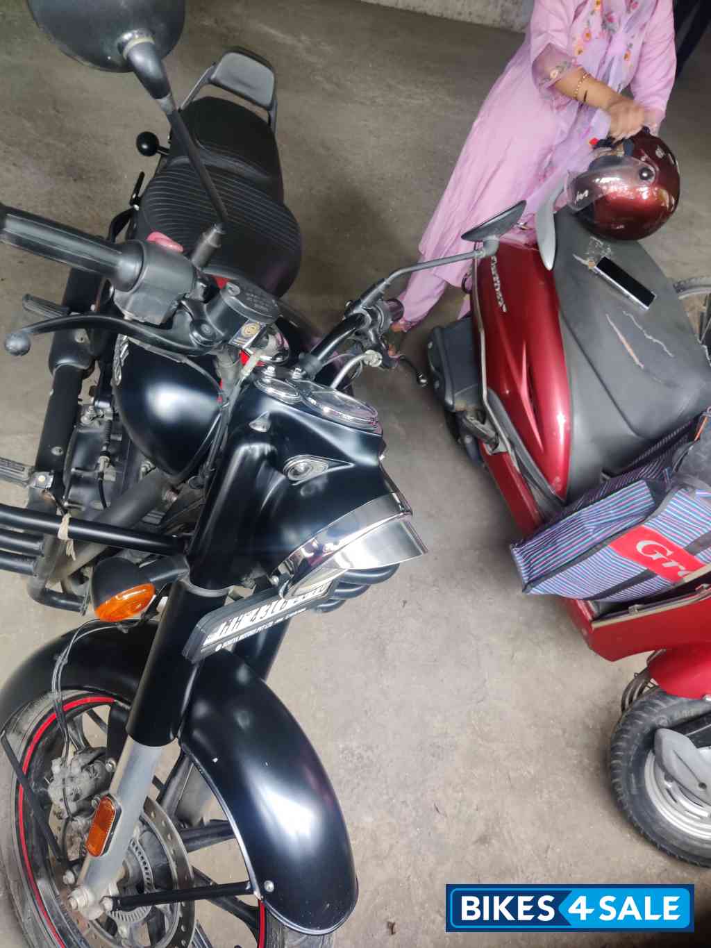 Royal Enfield Classic Stealth Black