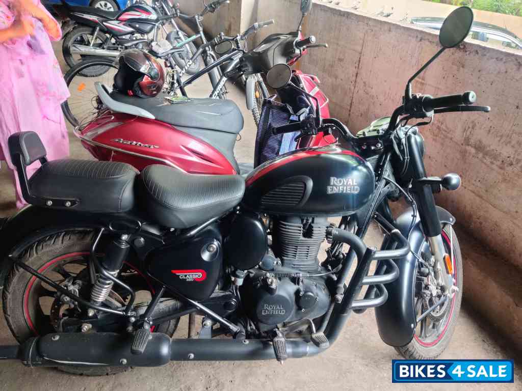 Royal Enfield Classic Stealth Black