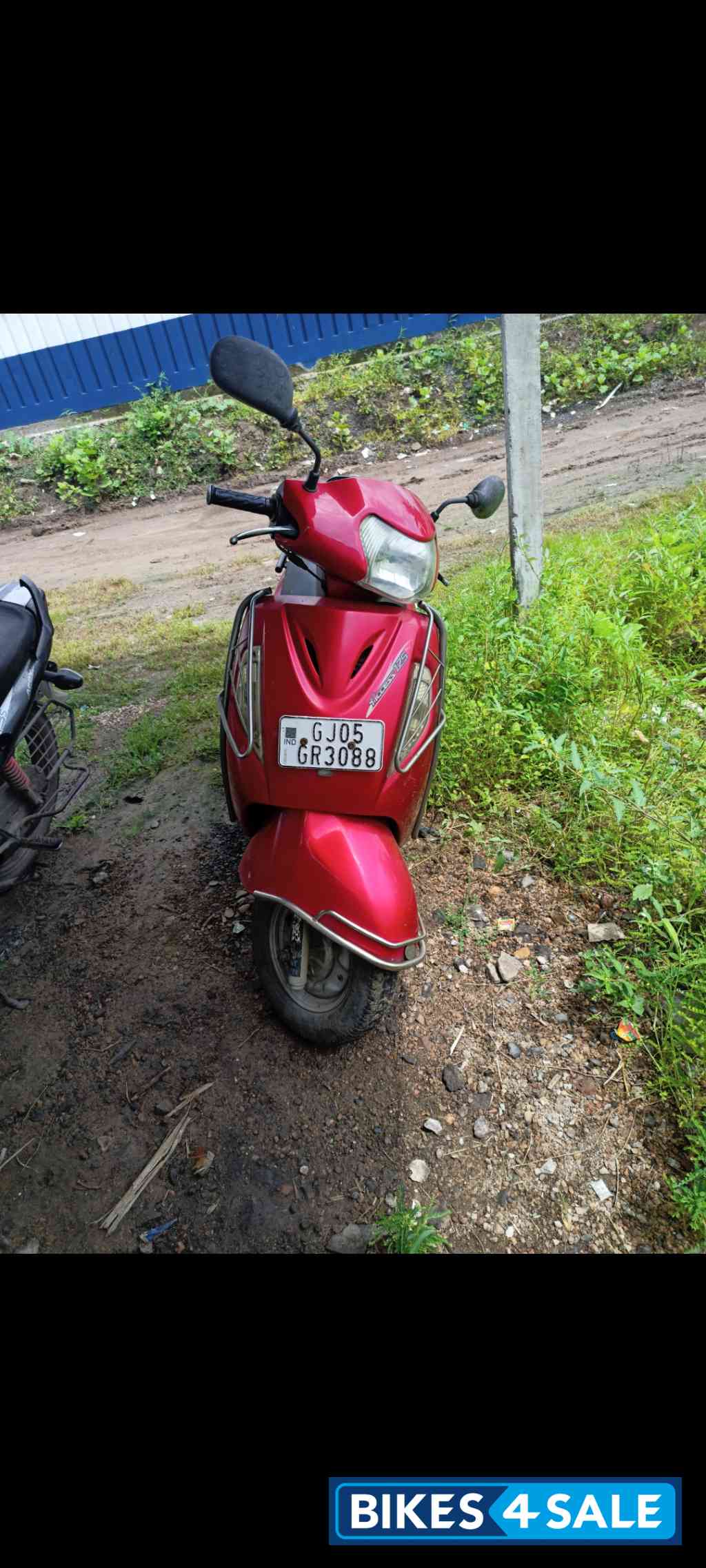 Red Suzuki Access 125